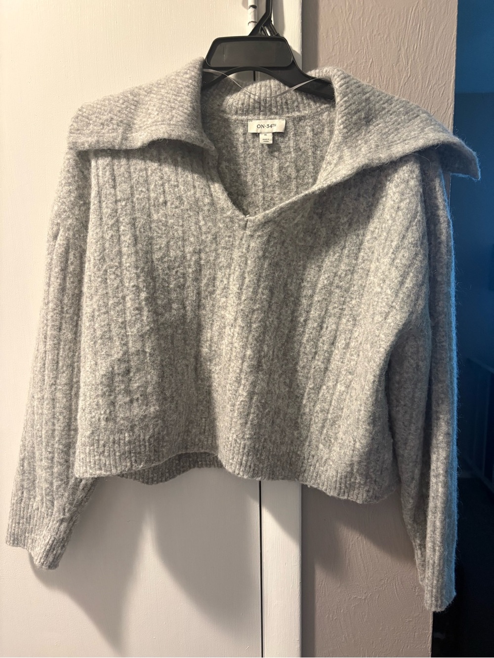ON-34th
Gray Ribbed V-Neck Cropped Sweater